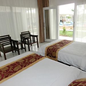 Großes Zimmer mit zwei Einzelbetten